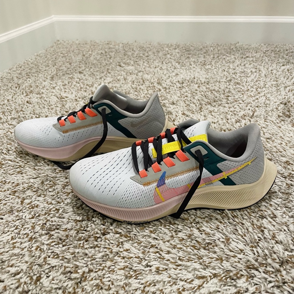 Like New Women’s Nike Air Zoom Pegasus 38 Premium size 6.5